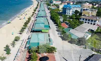 Nhếch nhác hàng chục ki ốt chắn biển Thiên Cầm