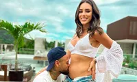 Neymar và bạn gái người mẫu thông báo có con