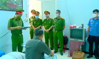 [VIDEO] Cận cảnh khám xét nơi làm việc của Giám đốc CDC Khánh Hòa và thuộc cấp