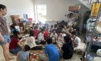 Một gia đình ở Phú Thọ nấu cơm và bố trí chỗ nghỉ miễn phí cho gần 100 thí sinh đi thi và người nhà
