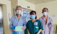 Thêm 10 bệnh nhân &apos;thập tử nhất sinh&apos; vì COVID-19 được cứu sống 