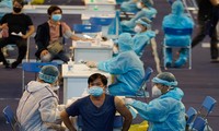 Nhiều địa phương tại TP HCM &apos;về đích&apos; tiêm chủng COVID-19 mũi đầu tiên