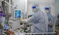 Mỗi tua làm việc của bác sĩ, điều dưỡng tuyến đầu từ 8 đến 10 giờ