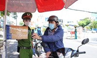 Công an TPHCM lý giải việc cấp giấy đi đường cho F0