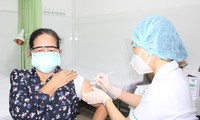 TPHCM sẽ tiêm nhắc lại vắc xin COVID-19 cho nhóm nguy cơ