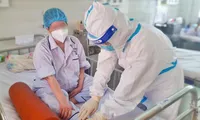 Nữ điều dưỡng mang thai vượt qua lằn ranh sinh tử khi mắc COVID-19