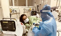 Bệnh nhân mắc COVID-19 bị thủng ruột vì uống thuốc nguyên vỏ