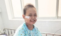 Bé gái 14 tuổi vượt qua &apos;cửa tử&apos; sau 80 ngày nguy kịch vì COVID-19