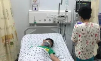 Hiểu lầm tai hại của gia đình khiến trẻ sốt xuất huyết nguy kịch