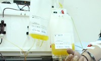 Đang khỏe mạnh, bé gái đột ngột bị liệt vì bệnh hiếm gặp