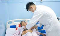 Người phụ nữ 8 năm &apos;mang thai&apos; khối u gan khổng lồ