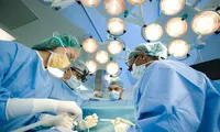 Cứu người đàn ông bị bạn nhậu đâm xuyên cổ thoát &apos;cửa tử&apos;