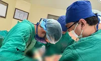 Nam thanh niên tìm được tinh hoàn &apos;đi lạc&apos; suốt 31 năm