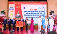 Bệnh viện Đại học Y Dược TPHCM đón nhận danh hiệu Anh hùng Lao động