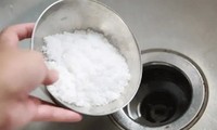 Bé 2 tuổi bỏng thực quản nặng vì uống nhầm bột thông cống