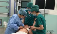 Kịp thời cứu bé trai nguy kịch vì ngạt nước ao nhà