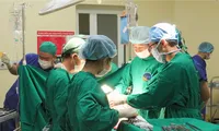 Phẫu thuật khẩn cấp cứu cụ ông máu phun thành vòi trong bụng vì tai nạn