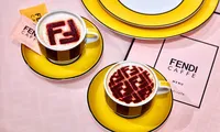 Khi các nhà mốt lấn sân F&amp;B: Ăn hamburger Gucci, uống cà phê LV, ngồi quán Ralph Lauren