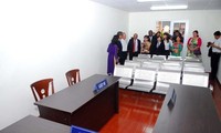 Phòng xử Tòa Gia đình và người chưa thành niên có sự khác biệt so với các phòng xử án hiện hữu.