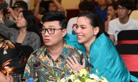 Hồ Ngọc Hà thử thách Quang Linh hát ‘Đừng yêu nữa, em mệt rồi’