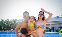 Khánh Thi một nách hai con vẫn cực nóng bỏng với bikini 