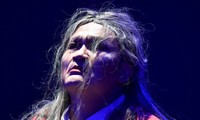 Đại Nghĩa vẫn phải ra sân khấu khi mẹ hôn mê sâu