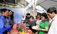 Sản phẩm riêng có ở xứ Lạng được giới thiệu, quảng bá làm cho du khách thập phương thích thú -Ảnh: TL