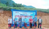 Khởi công xây dựng "Ngôi nhà hạnh phúc" cho gia đình em Phan Thị Thơm -Ảnh: Duy Chiến 