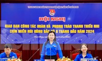 Chị Nguyễn Phạm Duy Trang (giữa) chủ trì hội nghị. 