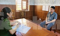 Đối tượng Phạm Việt Cường khai nhận hành vi tại cơ quan công an. Ảnh: A.K