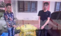 Các đối tượng cùng tang vật (ảnh: H.T)