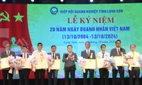 Tôn vinh khen thưởng những doanh nhân tiêu biểu