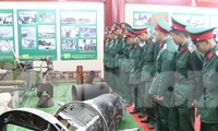 Không gian tái hiện trận địa bắn rơi máy bay Mỹ thu hút sự chú ý của người xem (ảnh: Duy Chiến)