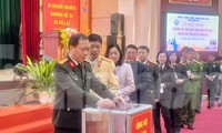 Ủng hộ chương trình xóa nhà tạm, nhà dột nát trên địa bàn Lạng Sơn. Ảnh: Duy Chiến. 