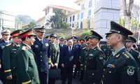 Thăm Đại đội Biên phòng cửa khẩu Hữu Nghị Quan (Trung Quốc).