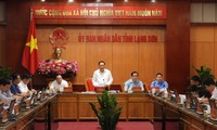 Chủ tịch UBND tỉnh Lạng Sơn Hồ Tiến Thiệu (giữa) đề nghị các huyện cân nhắc, điều chỉnh tên sau sáp nhập.