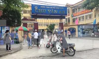 Đầu giờ chiều 564 thí sinh đã tập trung ở trường chuyên Chu văn An (thành phố Lạng Sơn) để làm thủ tục thi .Ảnh: Duy Chiến