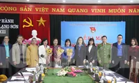 Các thành viên CLB ra mắt và bàn bạc, thống nhất các chương trình, kế hoạch, hoạt động trong thời gian tới .Ảnh: Duy Chiến 