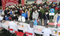 Đông đảo đoàn viên, thanh niên Bắc Kạn tham gia hiến máu .Ảnh: C. Luận 