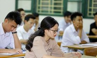 Thí sinh hào hứng làm thủ tục nhập thi THPT quốc gia 2019