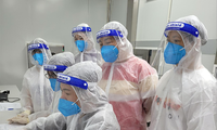 Trắng đêm chạy mẫu xét nghiệm SARS-CoV-2 