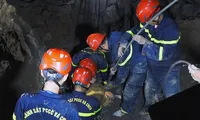 Bí thư Tỉnh ủy Đồng Tháp Lê Quốc Phong đến hiện trường, chỉ đạo công tác cứu hộ bé trai
