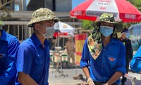 Chuyến xe yêu thương của đoàn viên thanh niên tiếp sức tuyến đầu giữa trời nóng &apos;đổ lửa&apos;