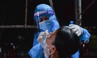 Lấy mẫu xét nghiệm ở Nghệ An