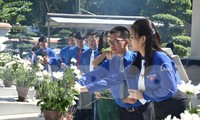 Đại biểu dâng hương, báo công tại Khu di tích Bác Hồ về thăm Hà Tĩnh trước thềm Đại hội Đoàn