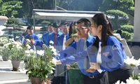 Đại biểu dâng hương, báo công tại Khu di tích Bác Hồ về thăm Hà Tĩnh trước thềm Đại hội Đoàn