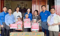 Hội đồng Đội Trung ương nhận bảo trợ ba em nhỏ có bố mẹ bị lũ cuốn trôi