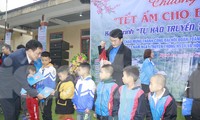 Tỉnh Đoàn Nghệ An mang Tết ấm đến đồng bào vùng cao