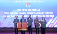 Tỉnh Đoàn Nghệ An nhận cờ thi đua đơn vị xuất sắc năm 2022 của T.Ư Đoàn