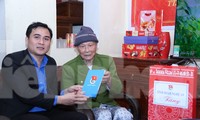Tỉnh Đoàn Nghệ An tặng quà Đảng viên lão thành, Đảng viên trẻ